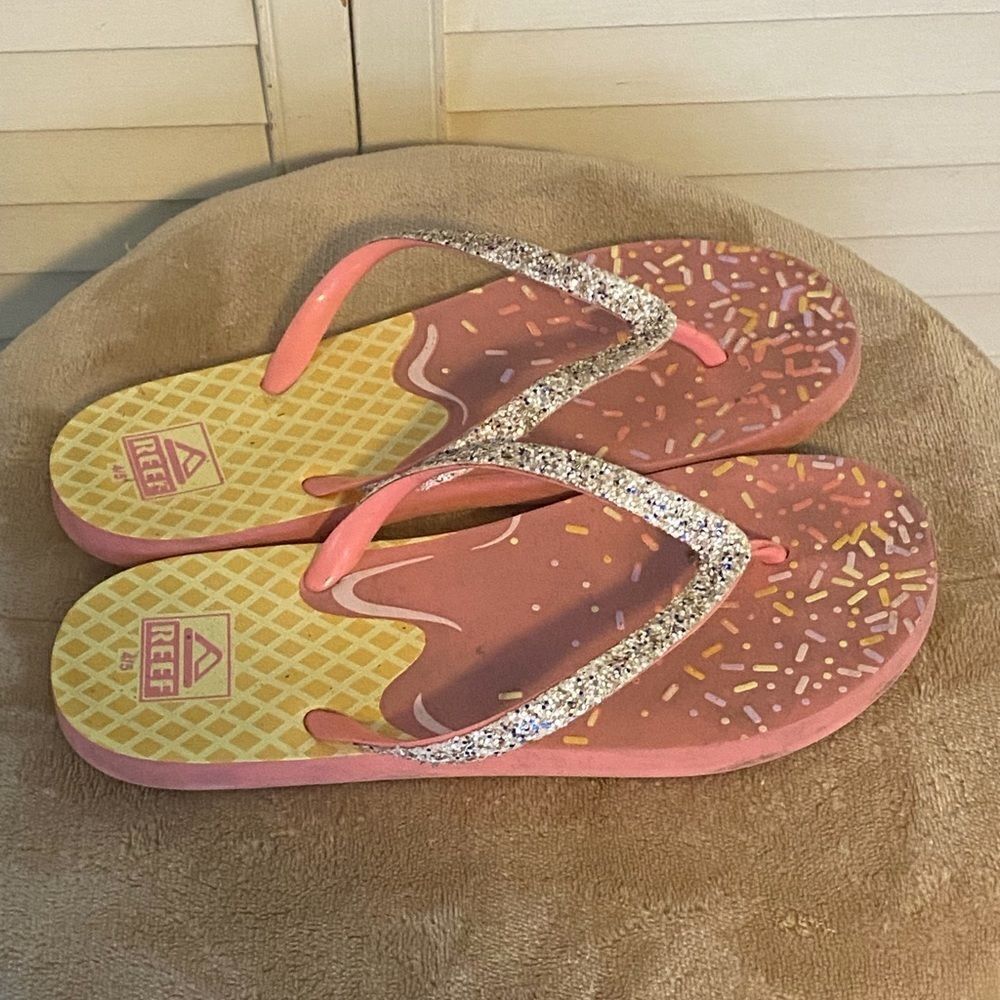 Reef sprinkler glitter flip flops